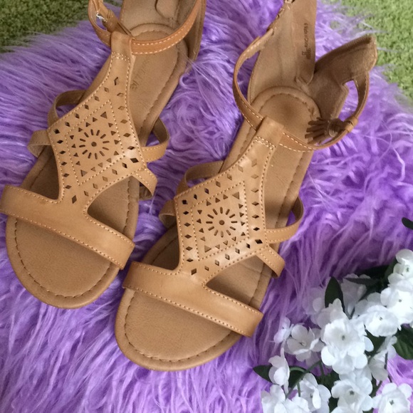 Other - LAST CHANCE🎈Brown Sandals